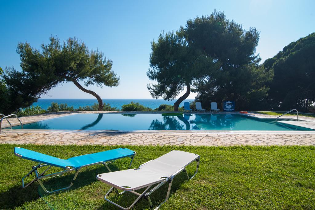 Golden Sand Apartments Vromonerion Bagian luar foto
