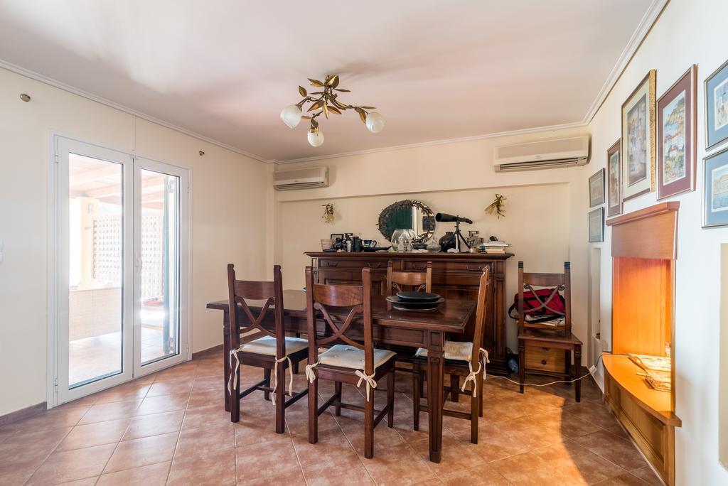 Golden Sand Apartments Vromonerion Ruang foto