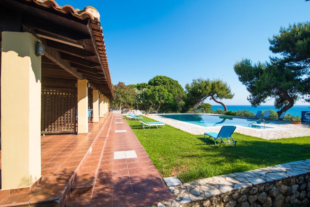 Golden Sand Apartments Vromonerion Bagian luar foto