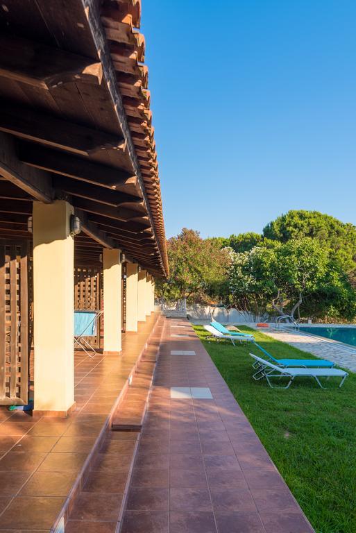 Golden Sand Apartments Vromonerion Bagian luar foto