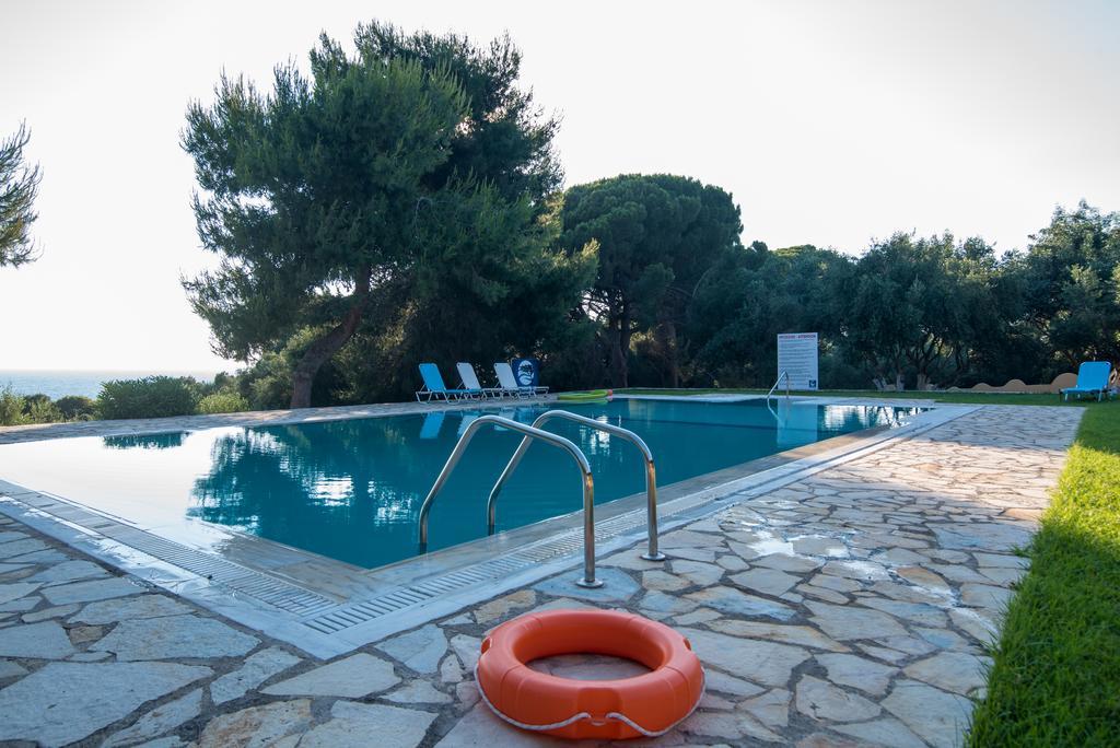 Golden Sand Apartments Vromonerion Bagian luar foto